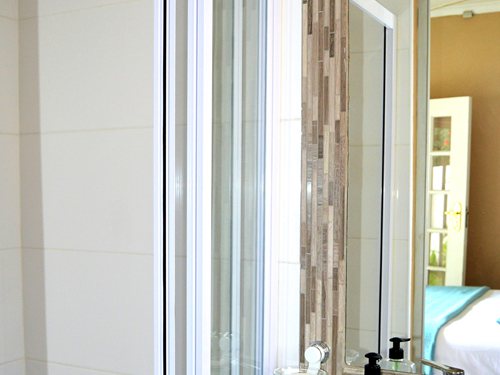 Bathroom 3 (2)