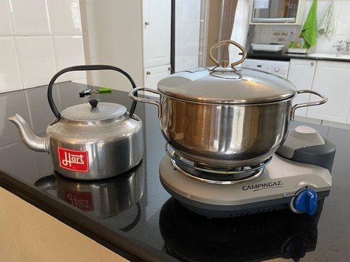 Kettle and stove + gas stove